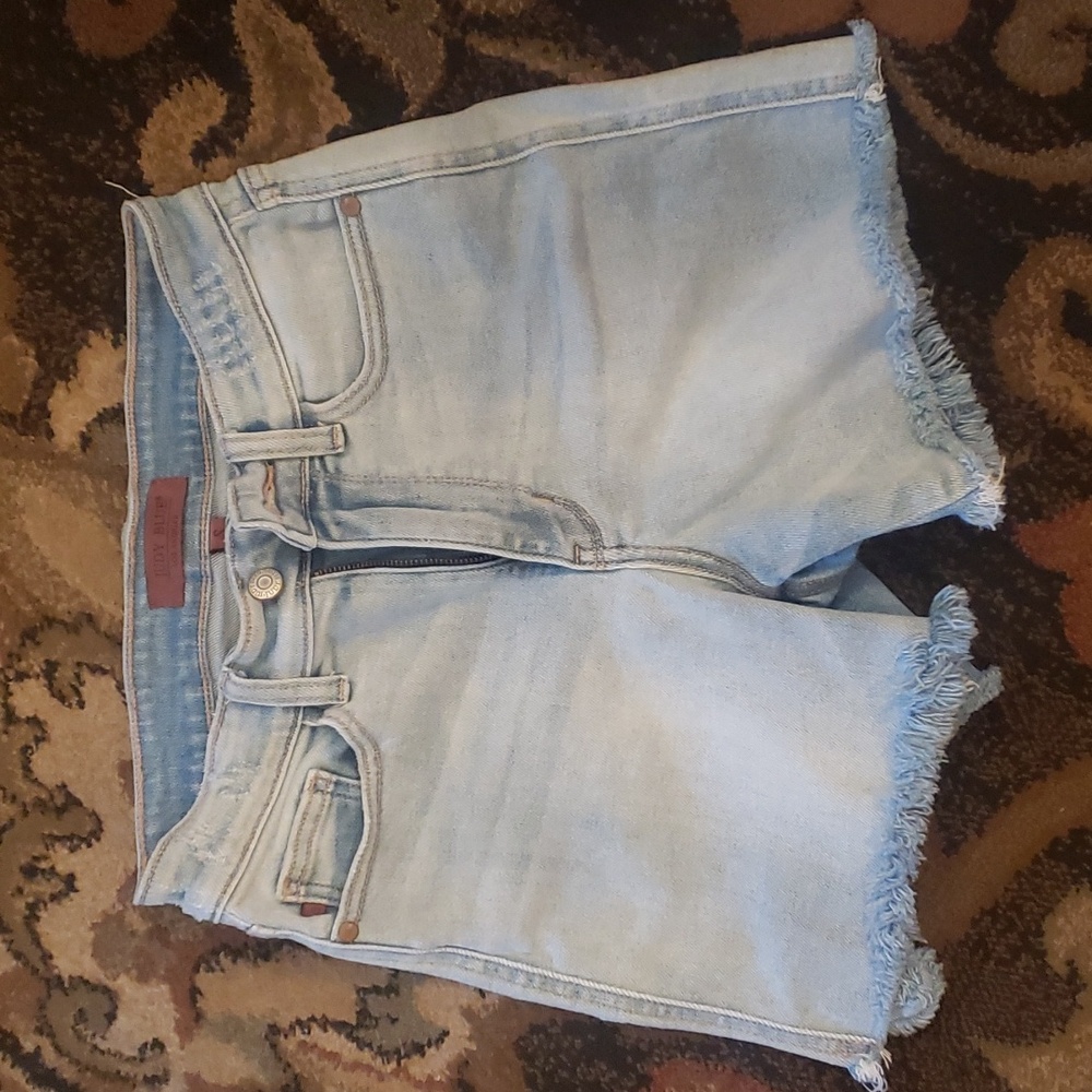 Judy Blue Light Wash Distressed Raw Hem Shorts Small